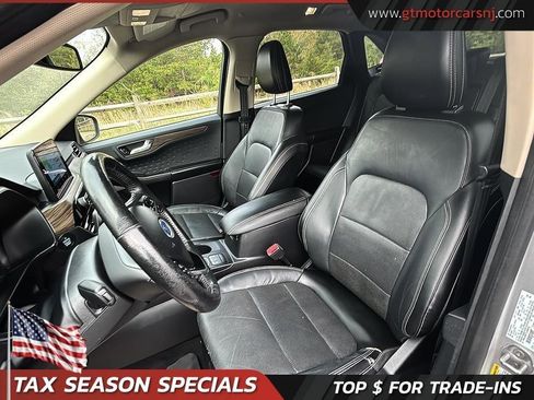 Used 2020 Ford Escape Titanium image 22