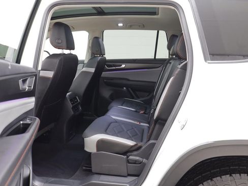 Used 2025 Volkswagen Atlas Peak Edition SE AWD/4WD image 12