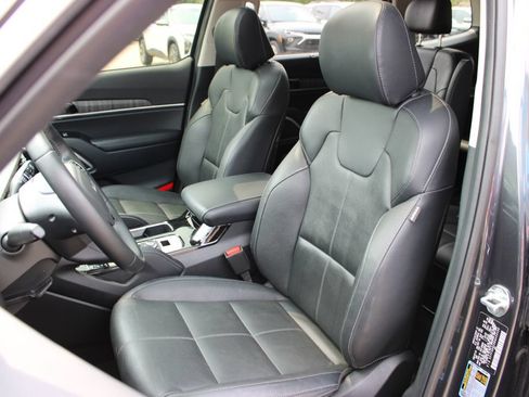 Used 2024 Kia Telluride EX w/ EX Captain's Chair Package AWD/4WD image 11