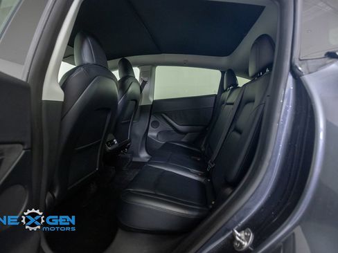Used 2022 Tesla Model Y Long Range AWD/4WD image 26