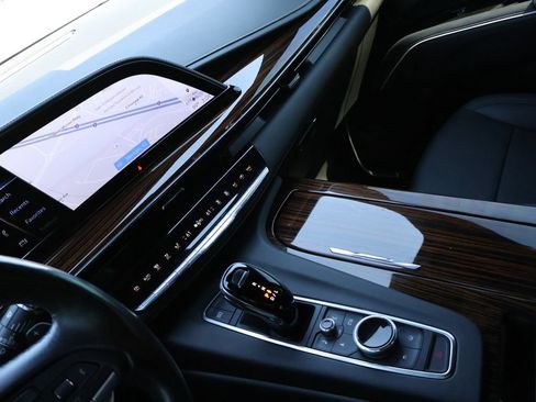 Used 2022 Cadillac Escalade Luxury w/ LPO, Floor Liner Package AWD/4WD image 21