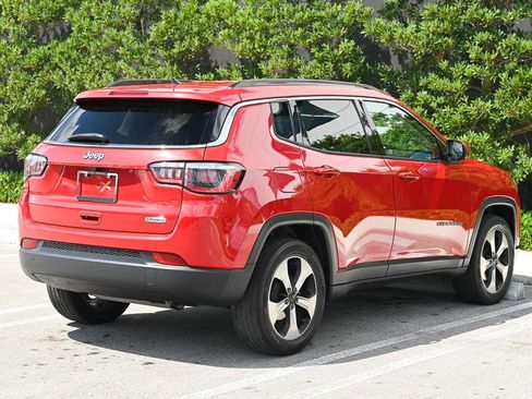 Used 2018 Jeep Compass Latitude FWD image 4
