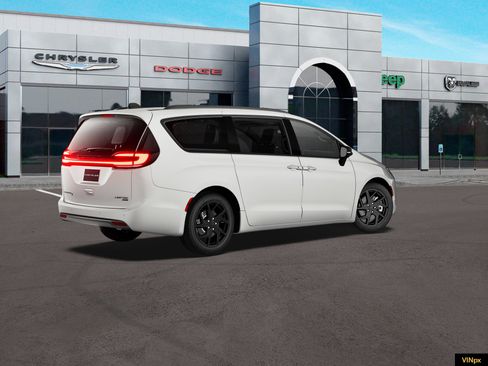 New 2027 Chrysler Pacifica Limited AWD/4WD image 8