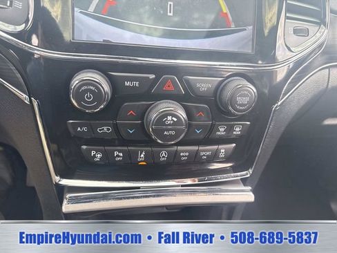 Used 2022 Jeep Grand Cherokee Limited AWD/4WD image 27