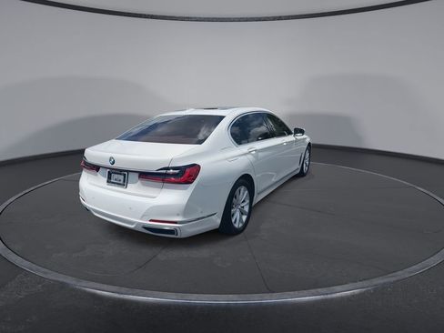 Used 2022 BMW 740i RWD image 8