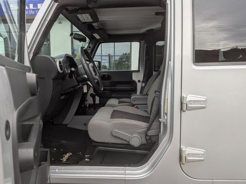 Used 2010 Jeep Wrangler Unlimited Sahara w/ Trailer Tow Group image 13