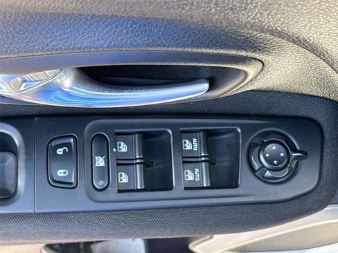 Used 2018 Jeep Renegade Latitude image 17