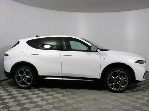 Used 2024 Alfa Romeo Tonale Ti w/ Premium Interior Package image 18