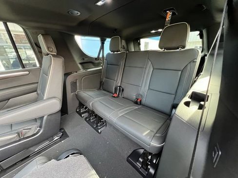 New 2025 Chevrolet Suburban Premier image 25