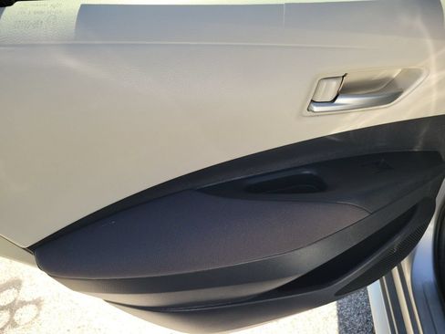 Used 2021 Toyota Corolla LE FWD image 9