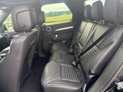 Used 2025 Land Rover Discovery Dynamic SE AWD/4WD image 18