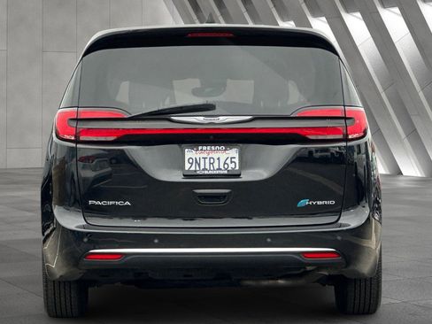 Used 2024 Chrysler Pacifica Select image 5