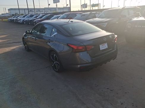 Used 2025 Nissan Altima 2.5 SR FWD image 8
