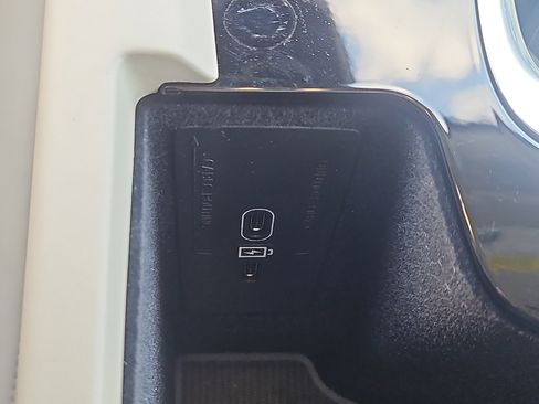 Used 2025 Volvo XC60 B5 Ultra w/ Protection Package Premier image 11