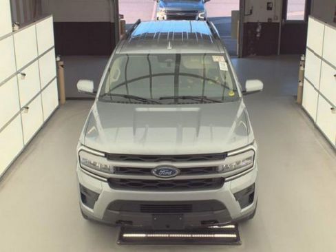 Used 2022 Ford Expedition Max XLT AWD/4WD image 2