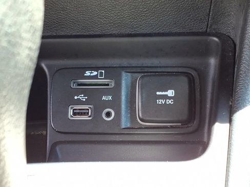 Used 2016 Jeep Cherokee Latitude w/ Comfort/Convenience Group FWD image 13