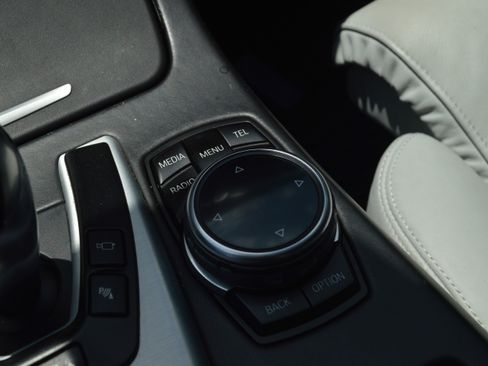 Used 2014 BMW M5 image 24