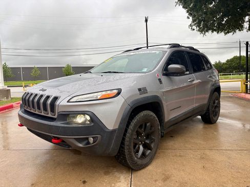 Used 2018 Jeep Cherokee Trailhawk w/ Comfort/Convenience Group AWD/4WD image 7