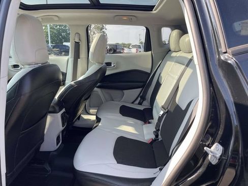 Used 2018 Jeep Compass Latitude w/ Popular Equipment Group FWD image 10