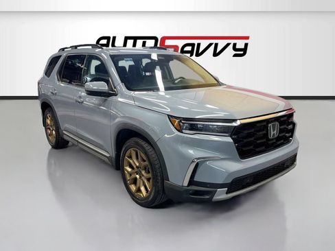 Used 2024 Honda Pilot Touring image 1