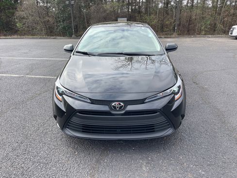 Used 2025 Toyota Corolla LE image 2