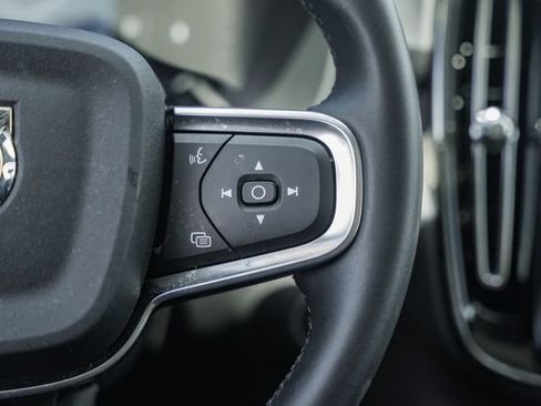 Certified 2025 Volvo XC40 B5 Plus AWD/4WD image 31