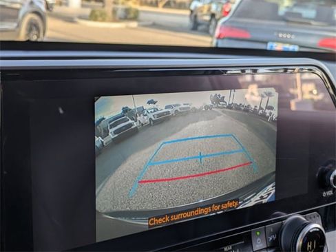 Used 2023 Toyota Highlander L image 27