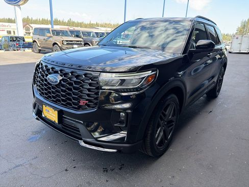 Certified 2025 Ford Explorer ST AWD/4WD image 3