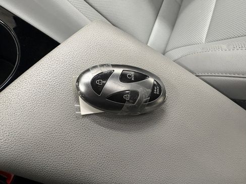 Used 2024 Hyundai Elantra Limited image 18