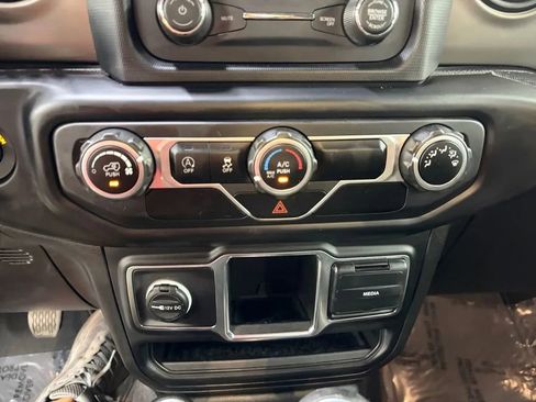 Used 2021 Jeep Wrangler Sport AWD/4WD image 25