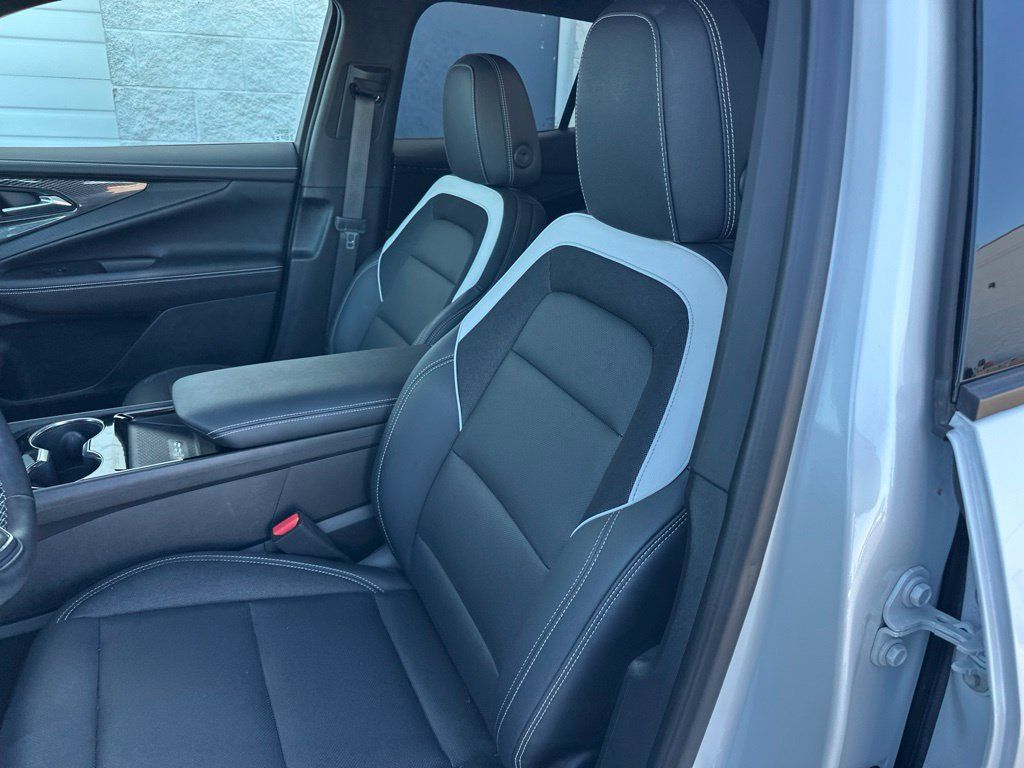 Used 2024 Chevrolet Blazer EV LT AWD/4WD image 11