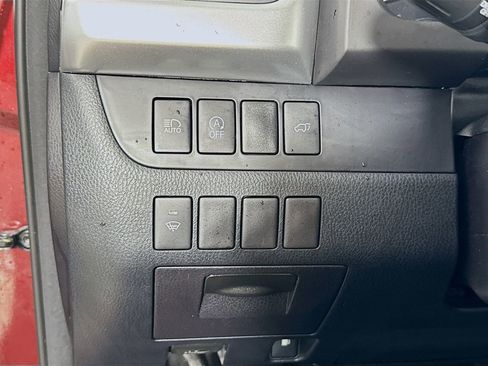 Used 2017 Toyota Highlander XLE image 11