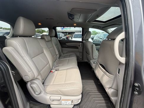 Used 2016 Honda Odyssey Touring Elite image 20