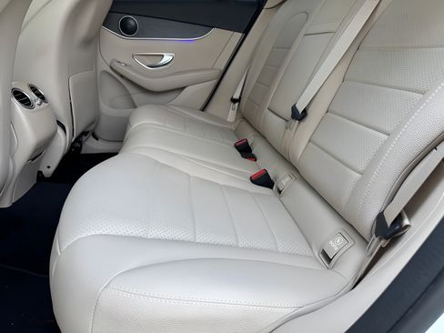 Used 2020 Mercedes-Benz GLC 300 4MATIC image 15