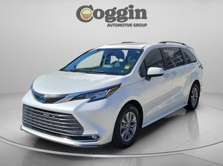 Used 2022 Toyota Sienna XLE FWD video 1