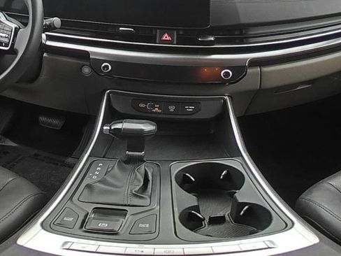 Used 2025 Kia Carnival FWD image 26