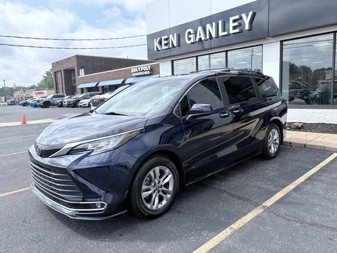 Used 2022 Toyota Sienna XLE w/ XLE Plus Package AWD/4WD image 1
