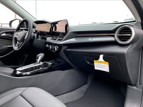 New 2026 Chevrolet Trax ACTIV w/ Sunroof Package FWD image 9