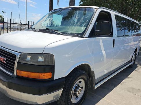 Used 2007 GMC Savana 3500 Extended Passenger w/ LT Preferred Equipment Group RWD image 5