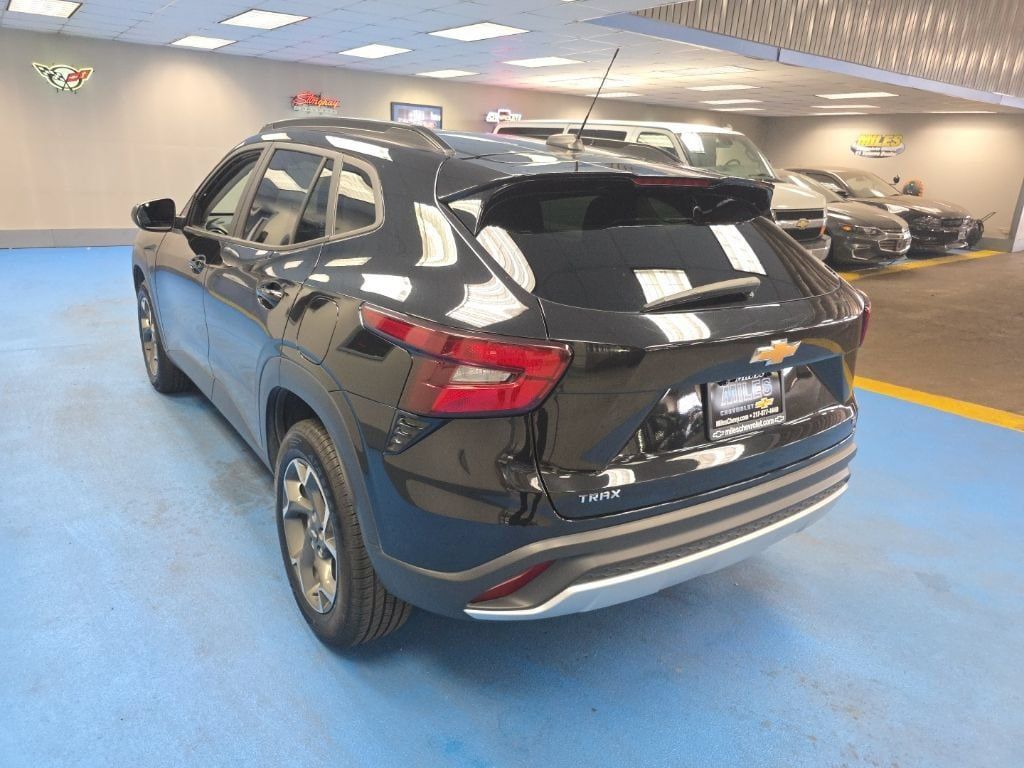 Certified 2024 Chevrolet Trax LT FWD image 8