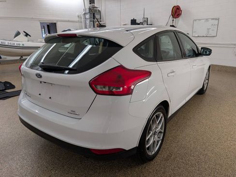 Used 2015 Ford Focus SE w/ Equipment Group 201A FWD image 4