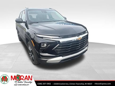 Used 2024 Chevrolet TrailBlazer LT AWD/4WD image 2