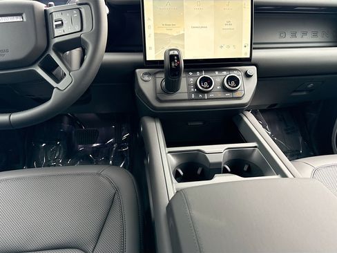 New 2026 Land Rover Defender 110 X-Dynamic SE AWD/4WD image 19