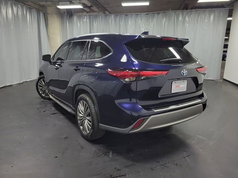 Used 2022 Toyota Highlander Platinum image 6