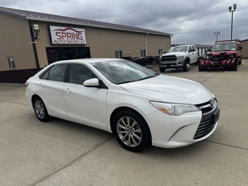 Used 2015 Toyota Camry XLE image 4