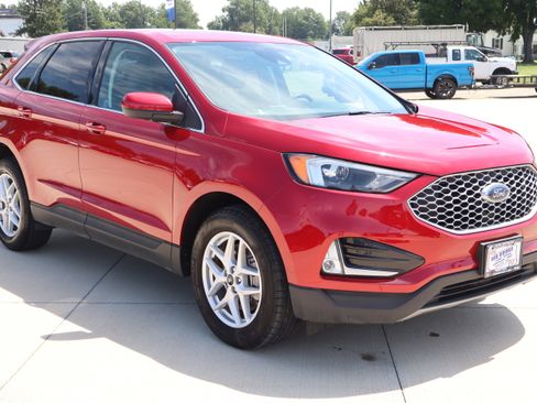 Used 2023 Ford Edge SEL w/ Convenience Package image 4