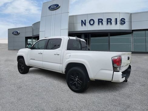 Used 2017 Toyota Tacoma Limited w/ Tow Package AWD/4WD image 3