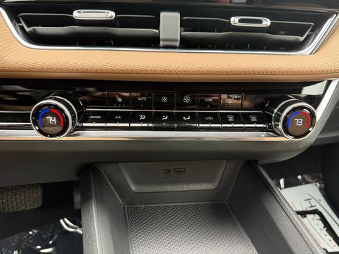 New 2025 Chevrolet Equinox ACTIV w/ Safety and Technology Package image 33