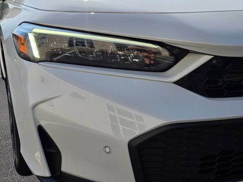 Used 2025 Honda Civic Sport Touring image 3