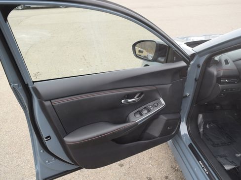 Used 2025 Nissan Sentra SR w/ SR Premium Package FWD image 12